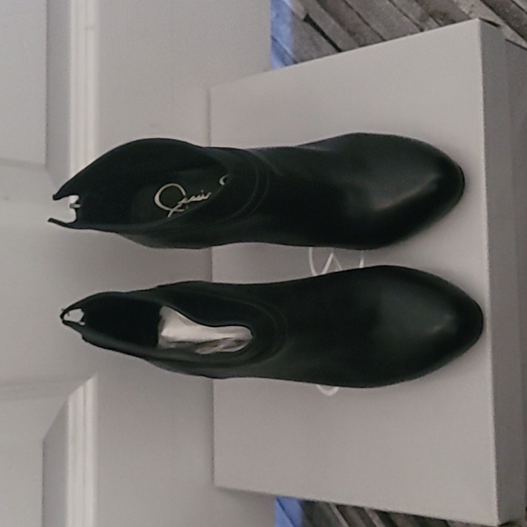 Shoes - Picture 2 of 3